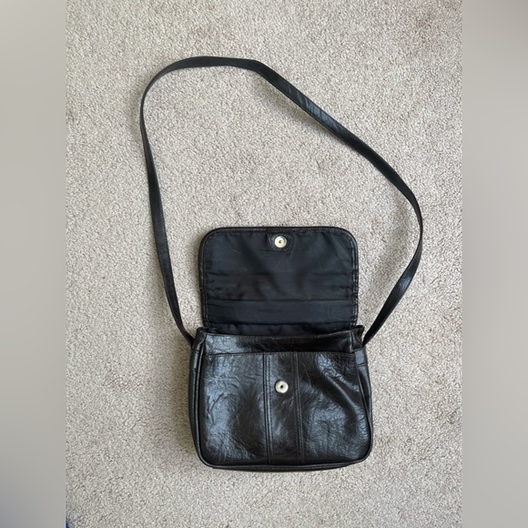 TR Bentley Leather Shoulder Bag with Logo Detail - Picture 5 of 6